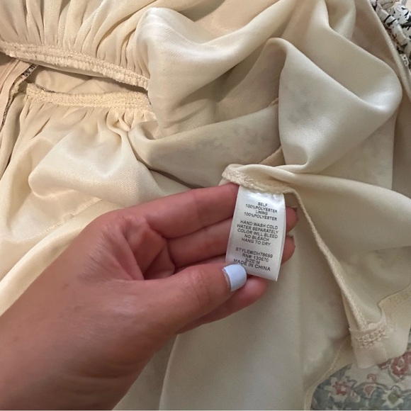 Ina floral dress sz medium nwt - Picture 5 of 14